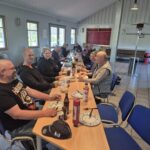 Gruppenbild beim Essen